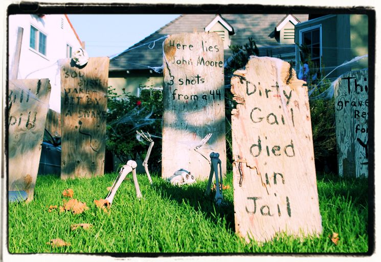 Halloween best quotes and decorations